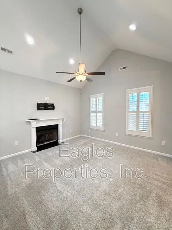 3 bed, 2.0 bath, 1448 sqft, $1,950 — Photo 3