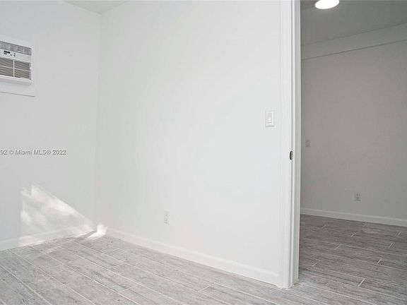 5th image of 1323 N Federal Hwy #4