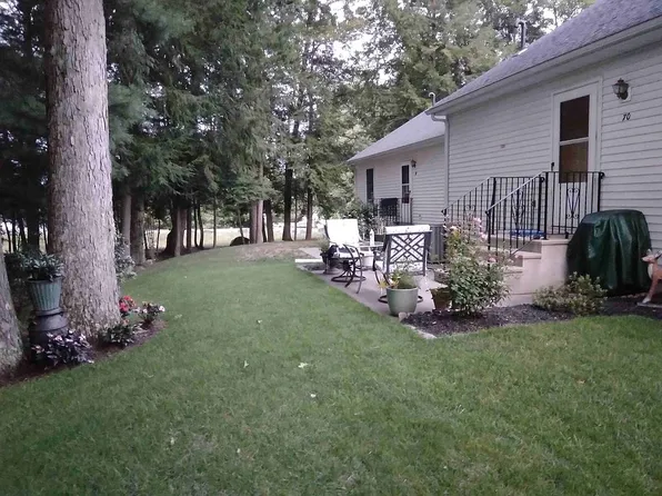 70 Rosewood Ln, Southwick, MA 01077