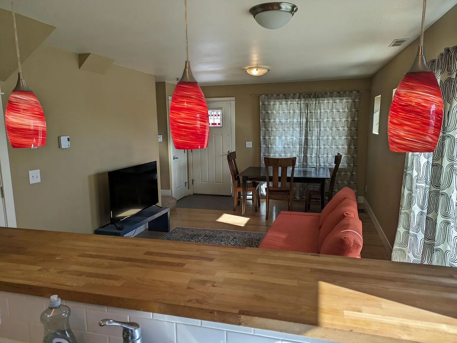 2 bed, 925 sqft, $2,200 — Photo 3