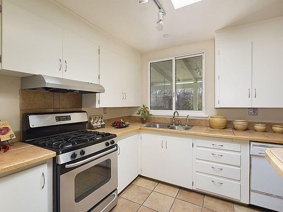 5th image of 207 Sombrio Dr