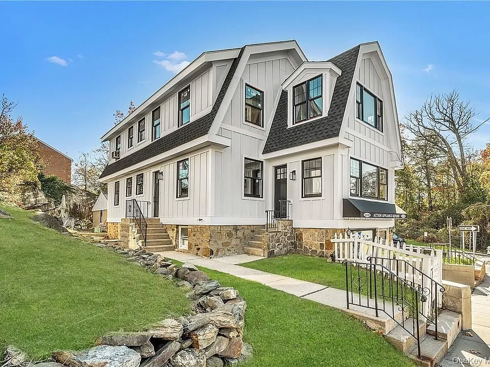 200 Main St #1