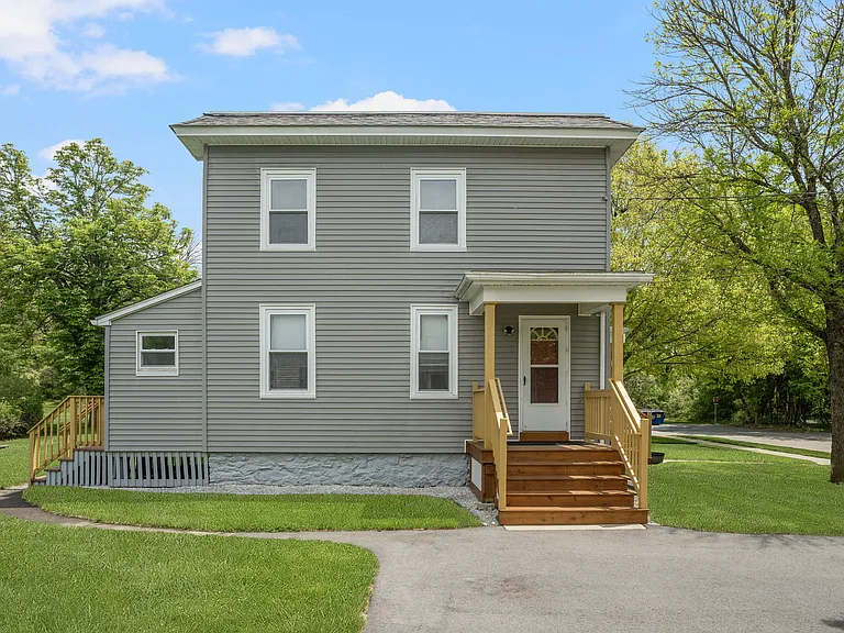 6 Boys Ave — Photo 2