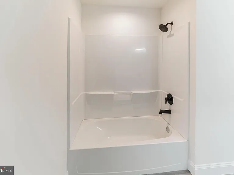 274 Oak Ave — Photo 24