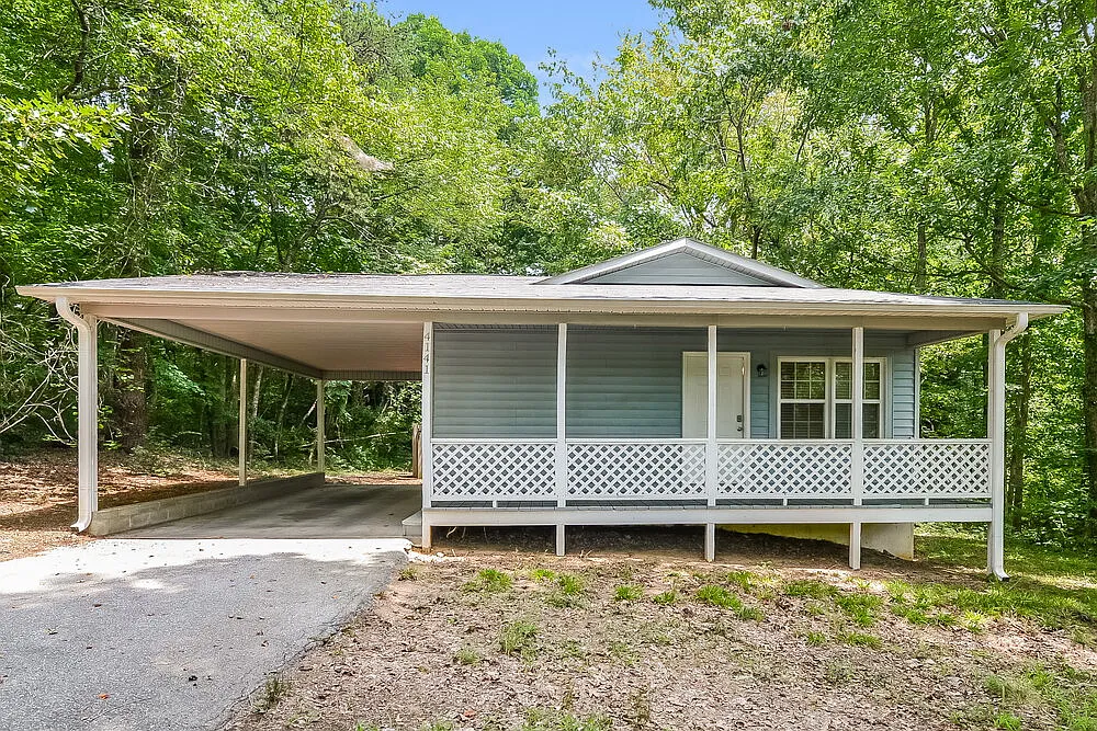 3 bed, 1.5 bath, 960 sqft, $1,460 — Photo 1