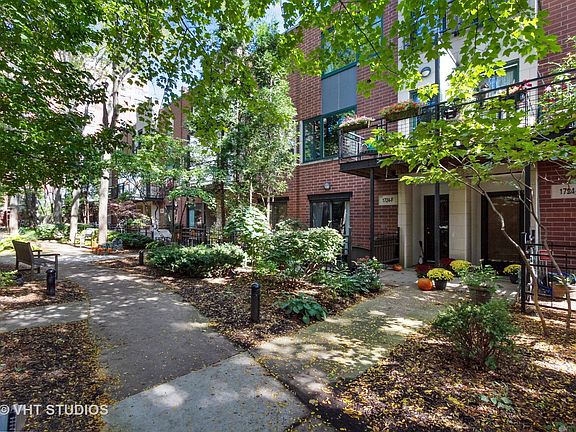 3rd image of 1724 E 54th St APT E