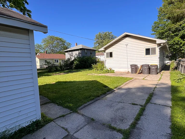 2803 Queen St — Photo 26