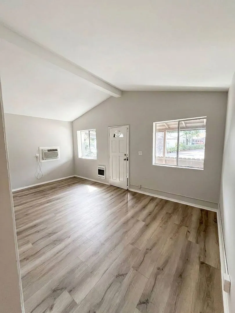 1 bedroom Cottage - Vaulted Ceiling, Washer/Dryer Hookups, a/c, Fenced Yard/Patio, Pet Friendly — Photo 4