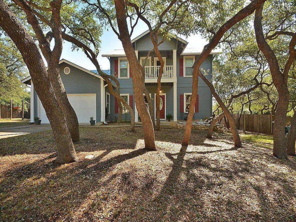 Welcome home to 905 Lipan!