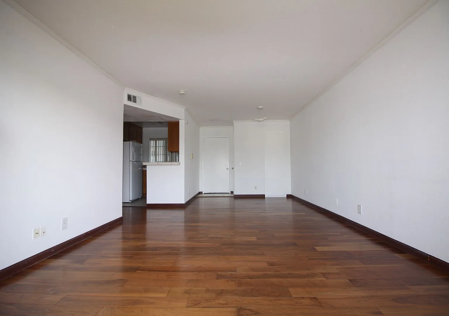 4844 Riverton Ave. — Photo 3