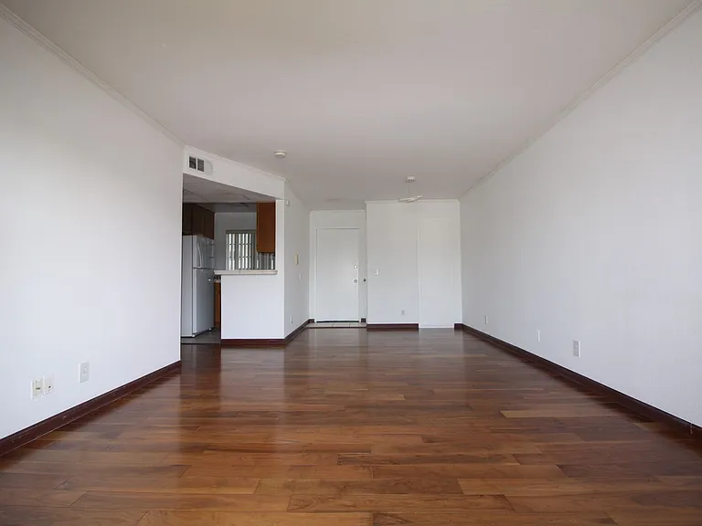 4844 Riverton Ave. — Photo 3