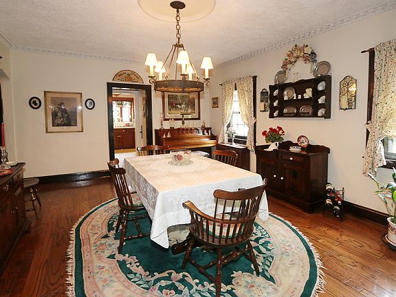 Grand Size Dining Room