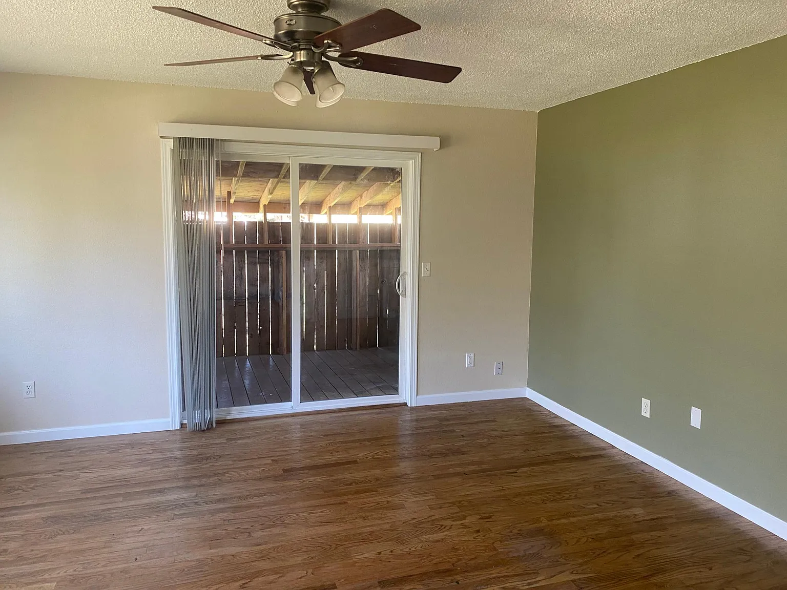 2 bed, 800 sqft, $1,600 — Photo 2