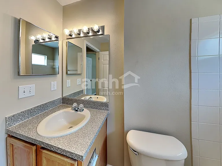 1928 Fruitridge St — Photo 15