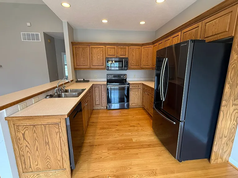 51 Cambridge Cir — Photo 16