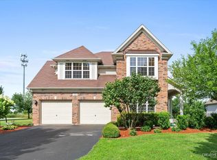 22 Windstone Dr, North Aurora, IL 60542
