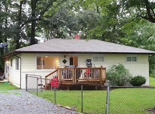 228 Ashmore Ave, Hendersonville, NC 28791