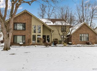 100 Timberlane Dr, Getzville, NY 14068