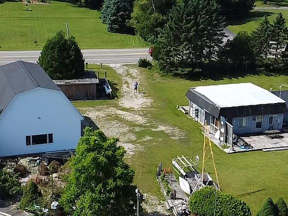 2nd image of 4472 Crescent Beach Rd
