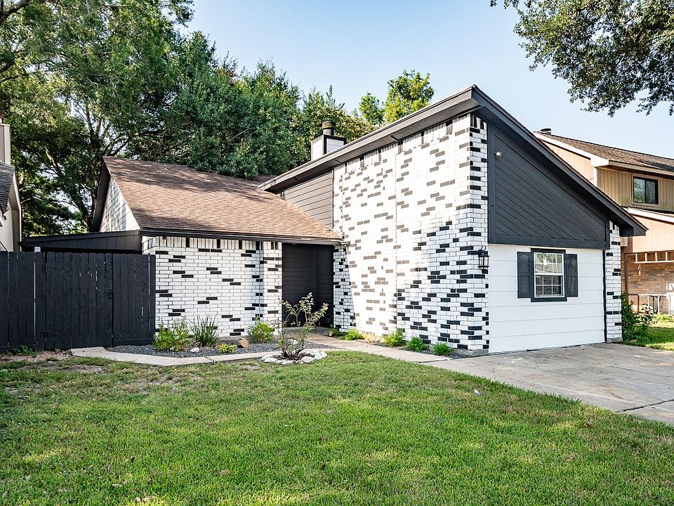 1st image of 30 Crestbriar Ct