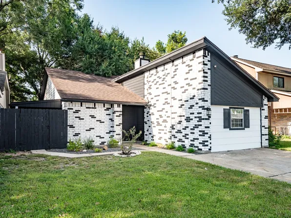 30 Crestbriar Ct, Baytown, TX 77521