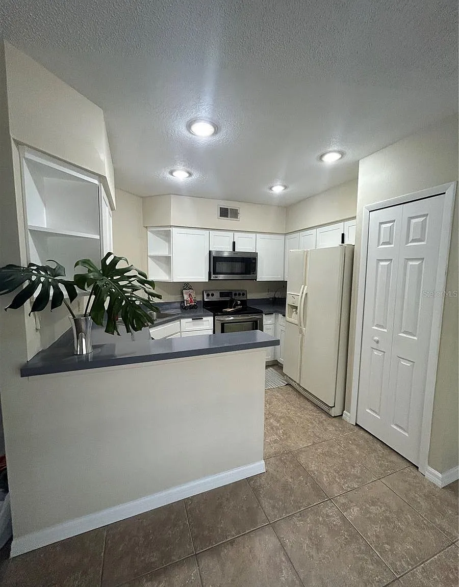 3 bed, 2.5 bath, 1682 sqft, $2,000 — Photo 3