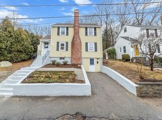 37 Bunker Hill Ln, Quincy, MA 02169