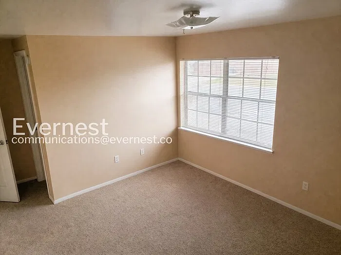 3 bed, 1.5 bath, 1004 sqft, $1,875 — Photo 2