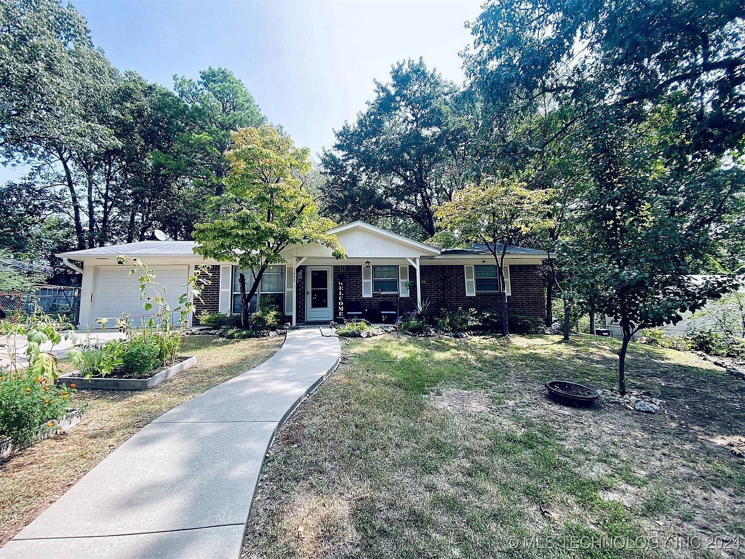 1203 Jay Ln, Tahlequah, OK 74464 | Zillow