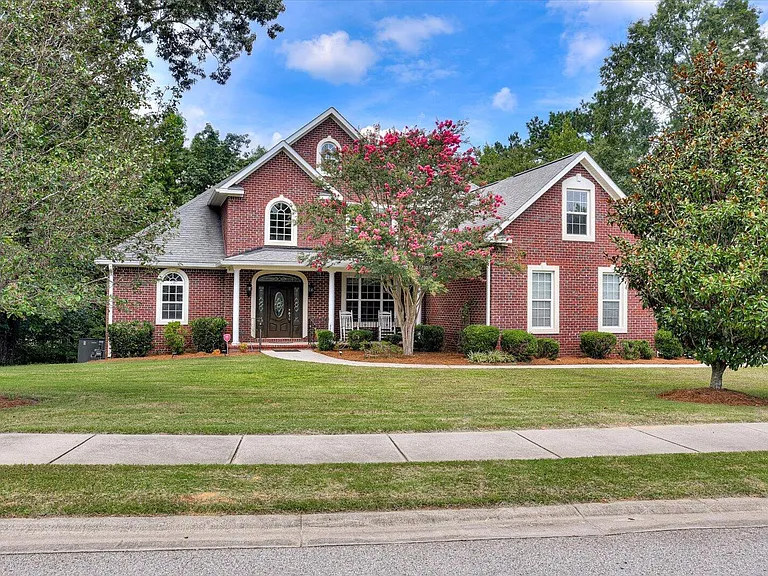 2103 Wythe Dr — Photo 2