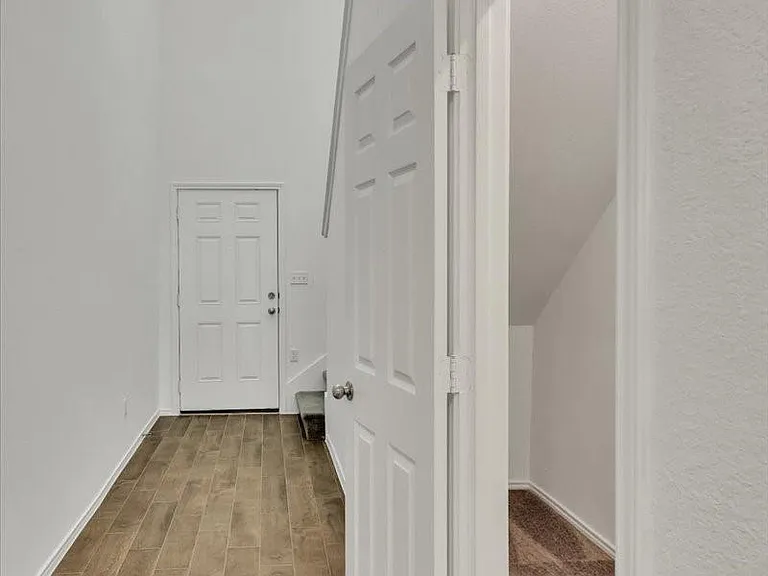 140 Banyon Dr — Photo 9