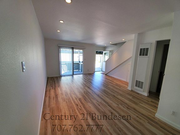 3rd image of 19059 Linden St