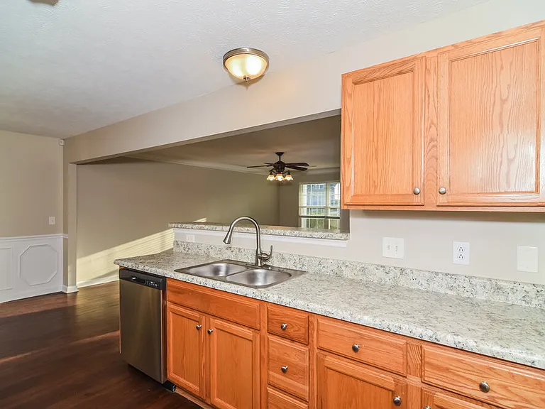 1449 Westview Dr — Photo 10