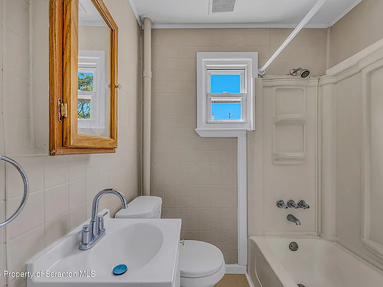 958 Ridge Ave #2 — Photo 4
