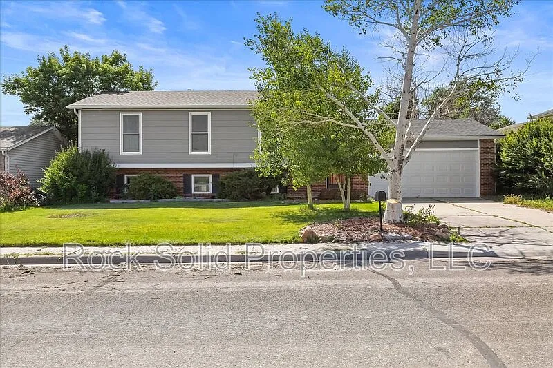 4 bed, 2.0 bath, 1890 sqft, $2,295 — Photo 1