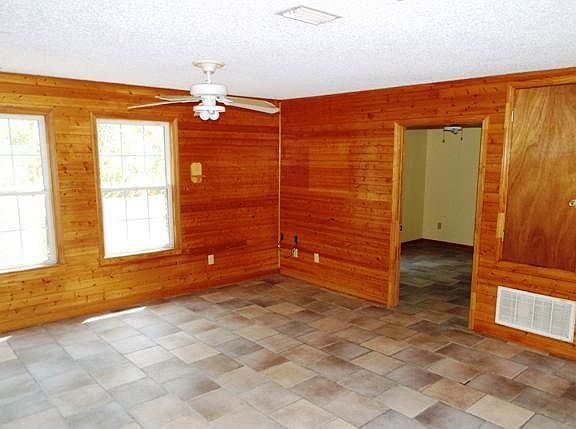3rd image of 5611 Japonica Ave