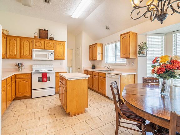 5th image of 5004 Lake Vista Dr