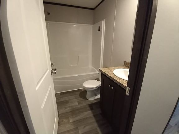 3rd image of 427 Deerfield Ln