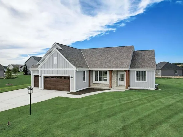 1353 Fairwinds BOULEVARD, Mukwonago, WI 53149