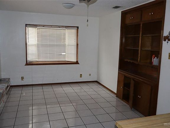 3rd image of 27 Las Palmas Dr