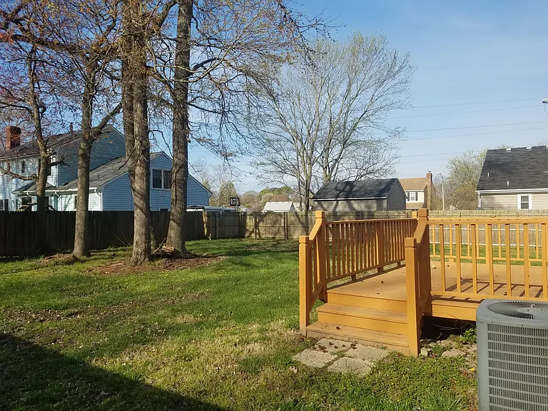 4105 Sorrento Dr — Photo 2