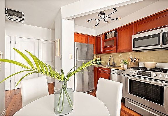 3rd image of 30-85 Vernon Blvd #6K