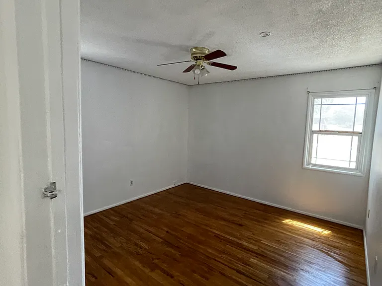 450 S Apricot Ln — Photo 3