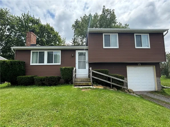 21 Barringer Dr, Hamlin, NY 14464