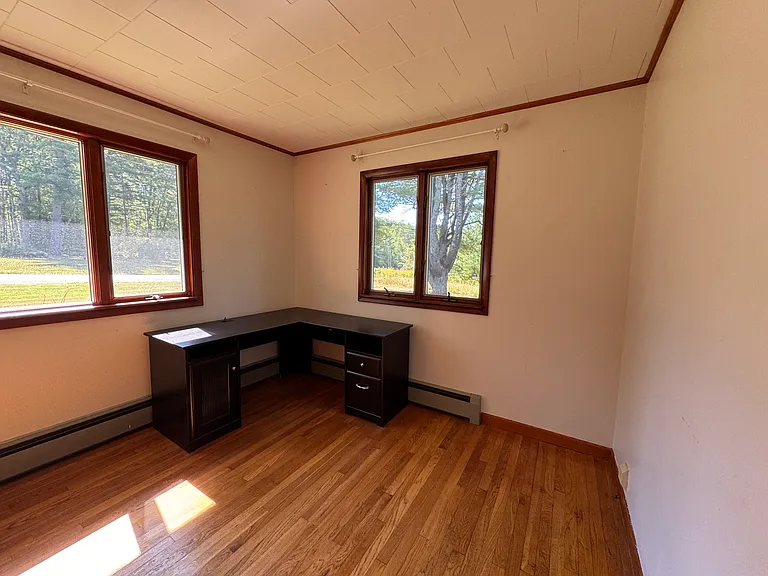 428 Middle Rd — Photo 11