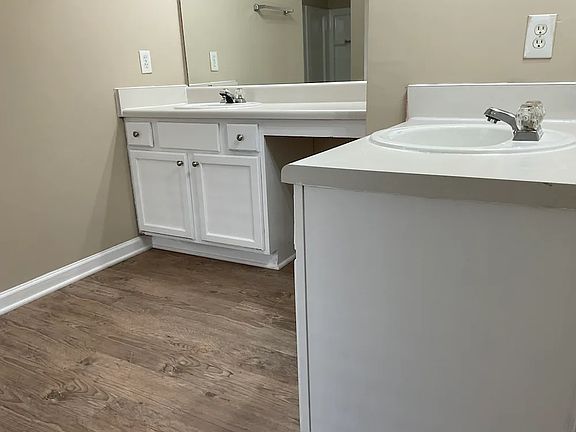 3rd image of 2545 Tolliver Dr #1