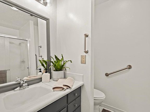2nd image of 4609 N Hollenbeck Ave