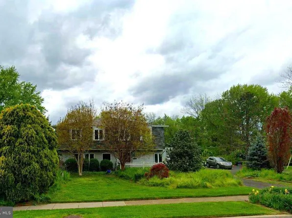 313 Trenton Rd, Fairless Hills, PA 19030