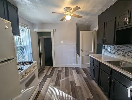 3 bed, 960 sqft, $1,195 — Photo 2