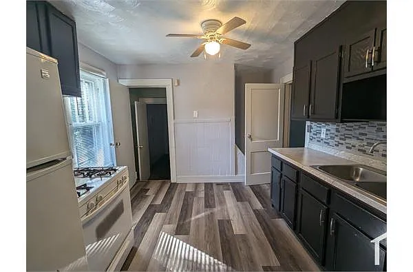 Building Photo - 4300 Ravenwood Ave